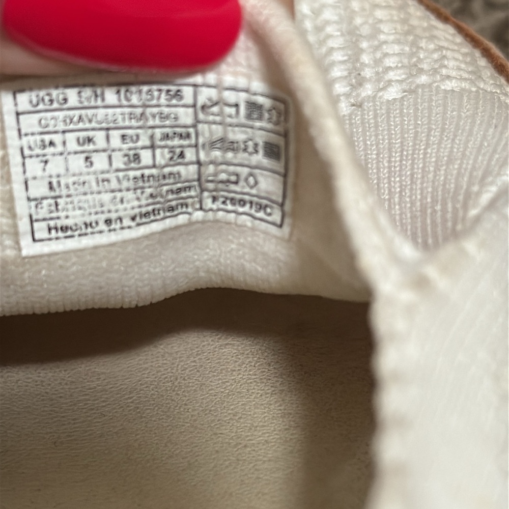 UGG Sammy knit white slip on tennis shoe woman size 7 - Picture 6 of 6